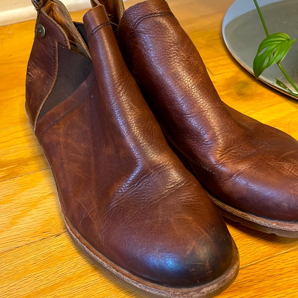 Sofft sarcoma brown booties